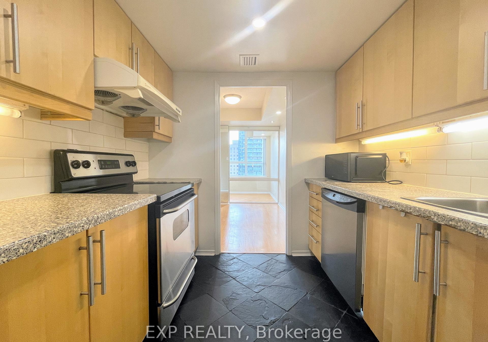 717-bay-street-toronto-ontario-c12980910