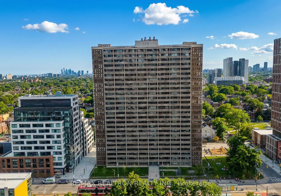 666-spadina-avenue-toronto-ontario-c12981988