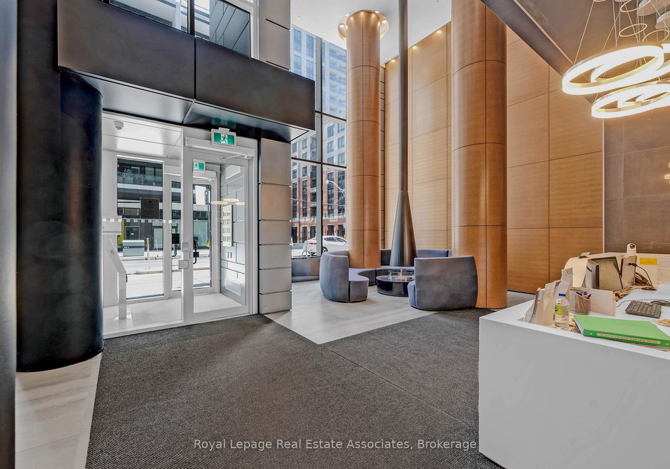 68-shutter-street-toronto-ontario-c12982908