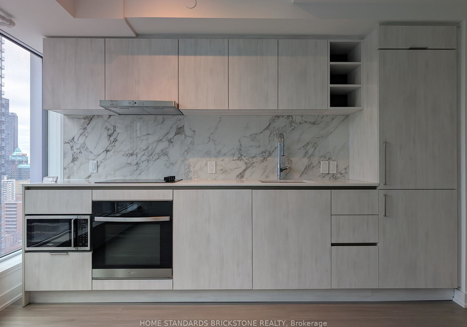 8-wellesley-street-w-toronto-ontario-c12983222