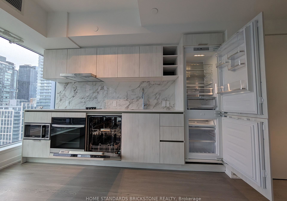8-wellesley-street-w-toronto-ontario-c12983222