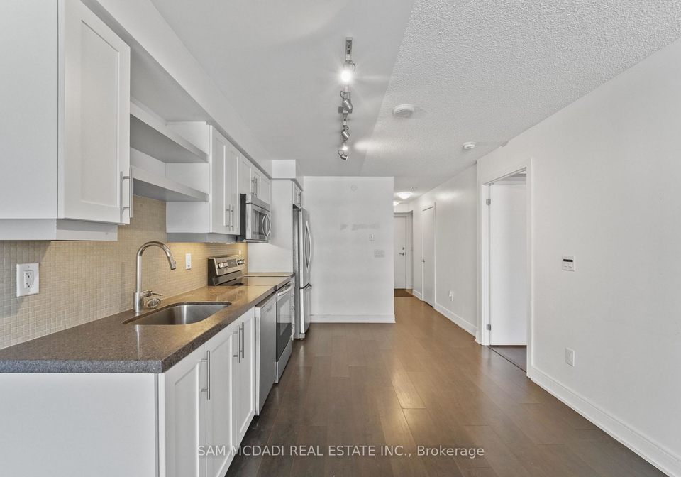 525-adelaide-street-w-toronto-ontario-c12983370