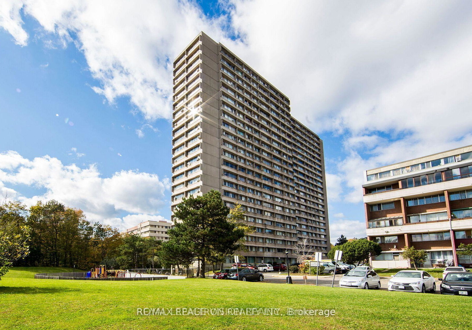 10-sunny-glenway-east-york-ontario-c12983688