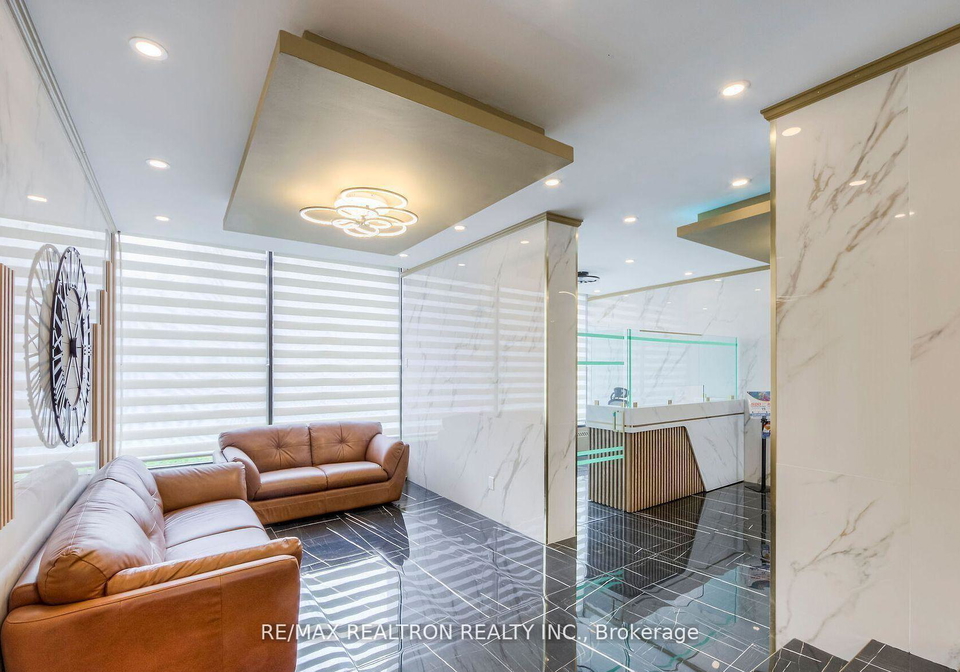 10-sunny-glenway-east-york-ontario-c12983688