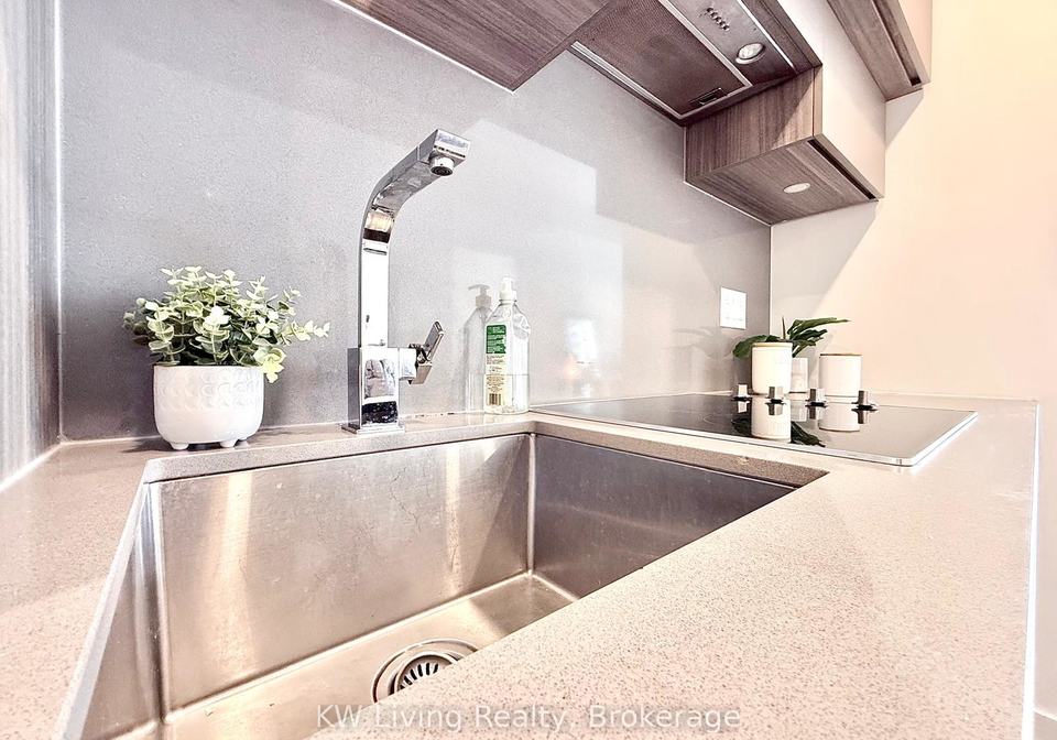 39-roehampton-avenue-toronto-ontario-c12983804