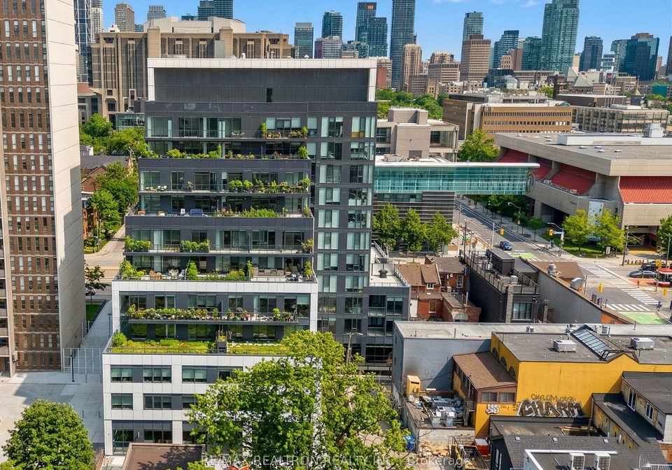 664-spadina-avenue-toronto-ontario-c12984072