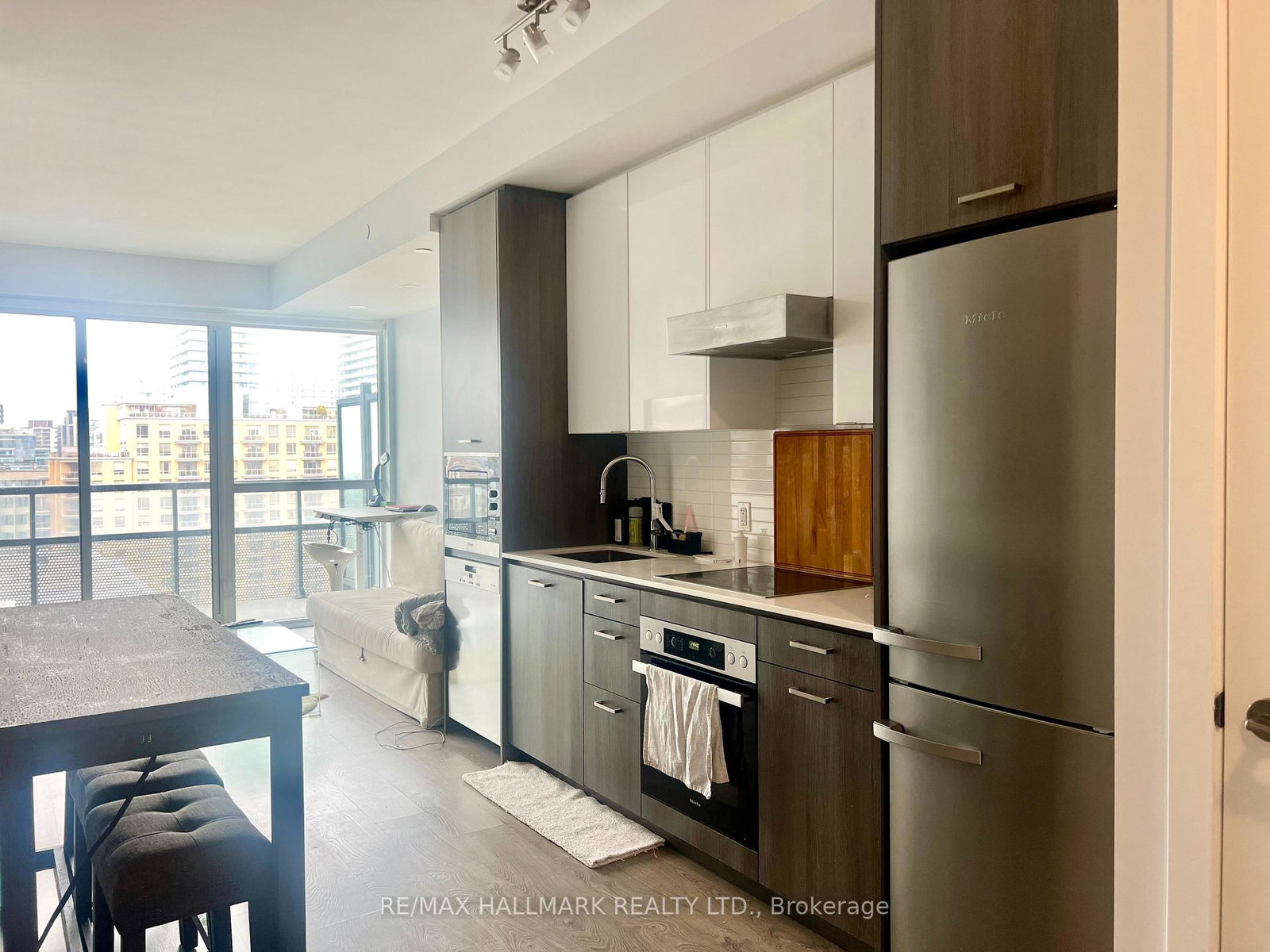 11-lillian-street-toronto-ontario-c12984228