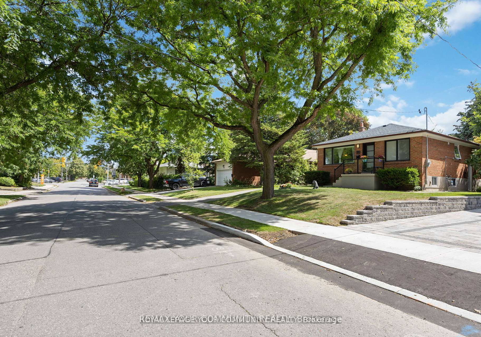 71-centre-avenue-s-north-york-ontario-c12984514