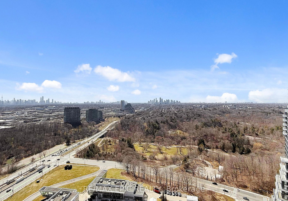 30-inn-on-the-park-drive-north-york-ontario-c12984620