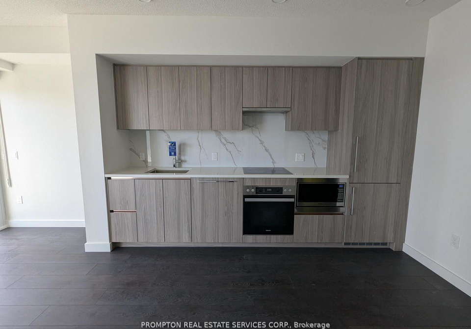 1-concord-cityplace-way-toronto-ontario-c12985452