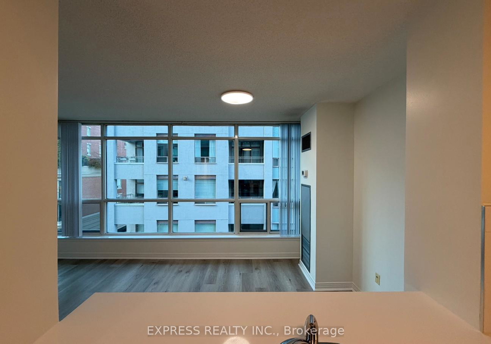 942-yonge-street-toronto-ontario-c12986832