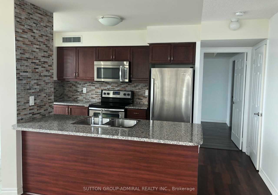 19-grand-trunk-crescent-s-toronto-ontario-c12987094