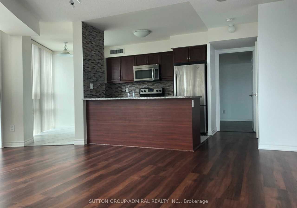 19-grand-trunk-crescent-s-toronto-ontario-c12987094