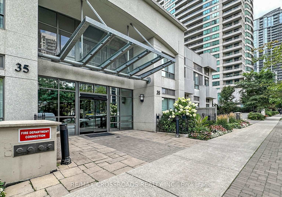 35-hollywood-avenue-north-york-ontario-c12987164
