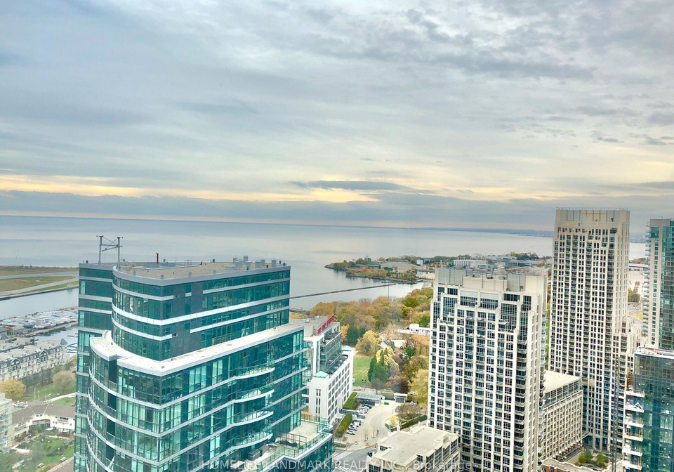 19-bathurst-street-toronto-ontario-c12987268