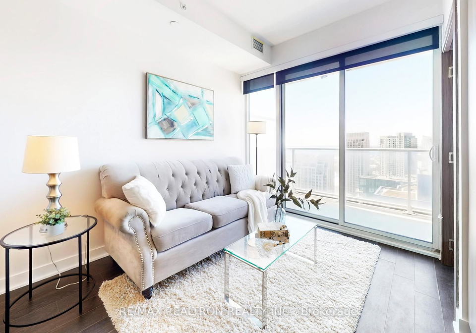 19-bathurst-street-toronto-ontario-c12987452
