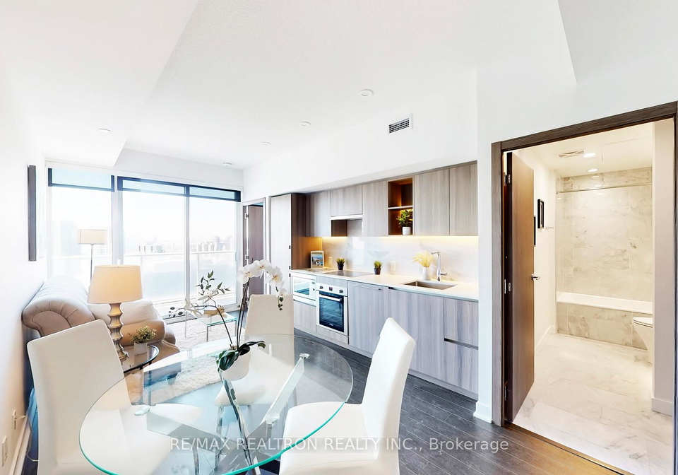 19-bathurst-street-toronto-ontario-c12987452