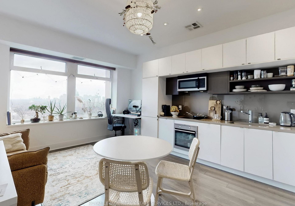 111-st-clair-avenue-w-toronto-ontario-c12987542