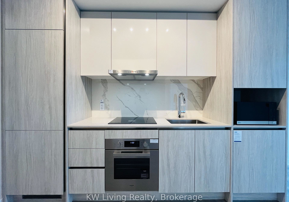 180-front-street-e-toronto-ontario-c12988348
