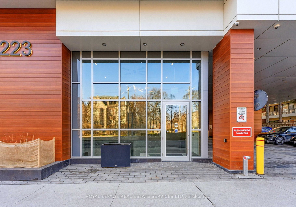 223-st-clair-avenue-w-toronto-ontario-c12989122