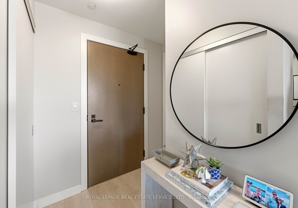223-st-clair-avenue-w-toronto-ontario-c12989122