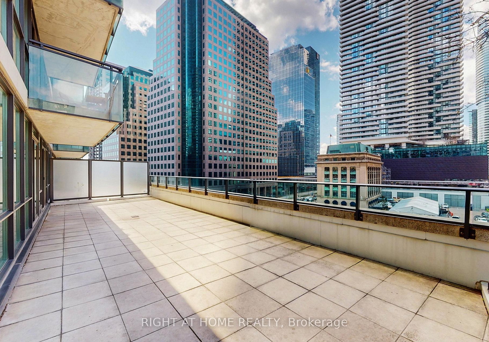 33-bay-street-toronto-ontario-c12990052