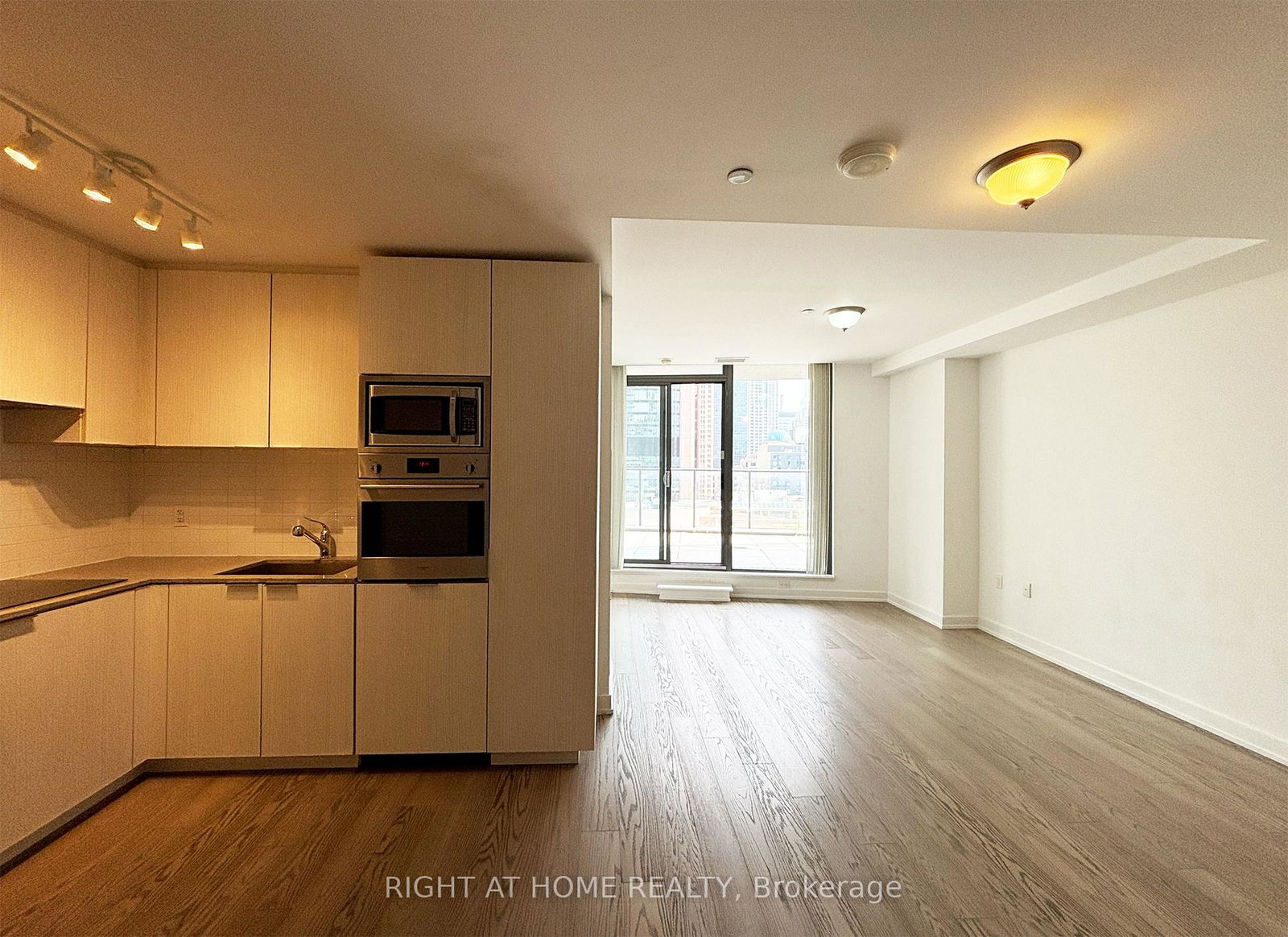 11-wellesley-street-w-toronto-ontario-c12990150