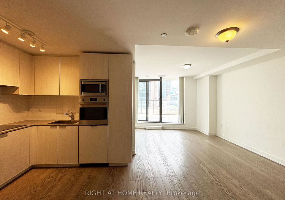 11-wellesley-street-w-toronto-ontario-c12990150