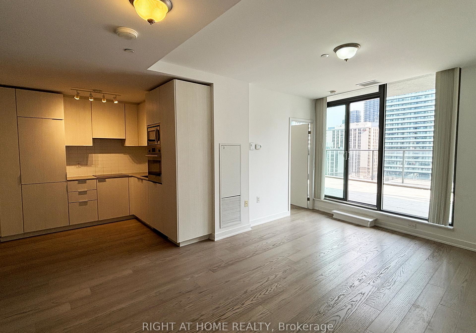 11-wellesley-street-w-toronto-ontario-c12990150