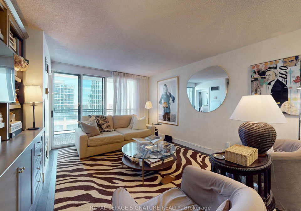 18-hollywood-avenue-north-york-ontario-c12990552