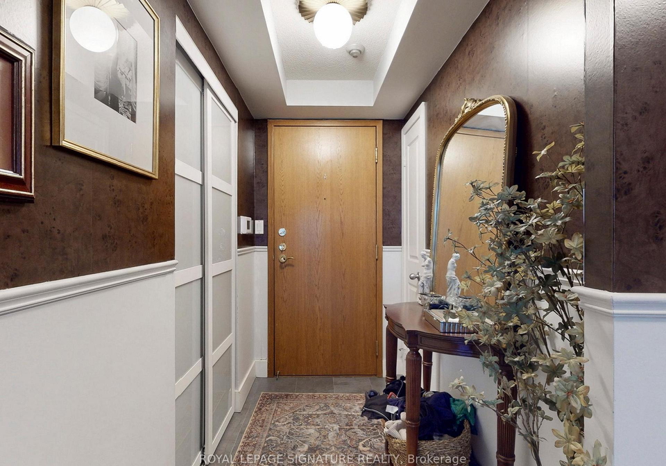 18-hollywood-avenue-north-york-ontario-c12990552