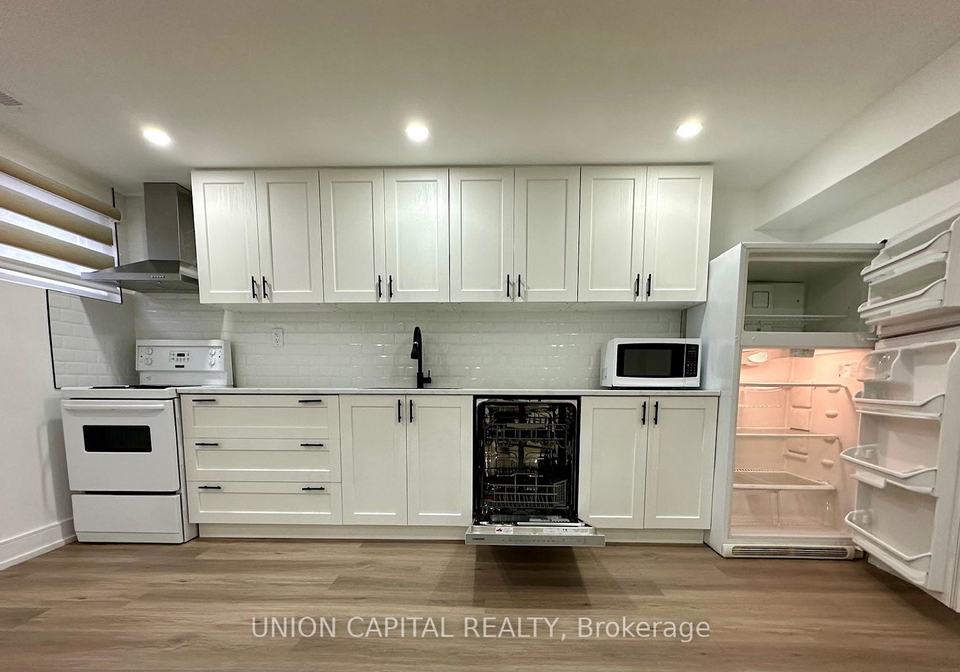 29-broadlands-boulevard-north-york-ontario-c12990660
