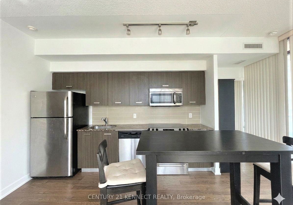 832-bay-street-toronto-ontario-c12990896