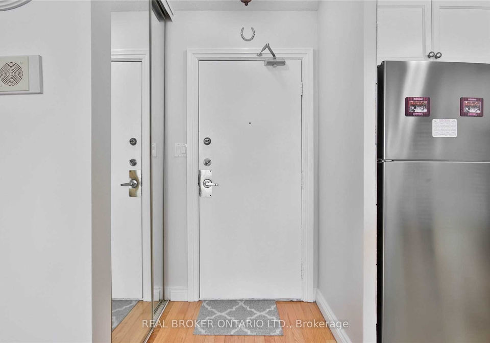 20-edgecliff-golfway-east-york-ontario-c12991602