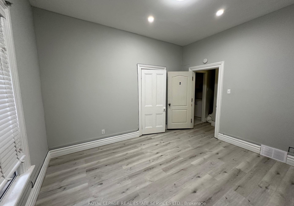 206-carlton-street-toronto-ontario-c12991654
