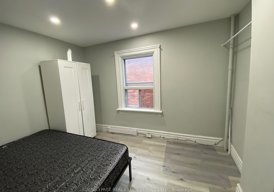 206-carlton-street-toronto-ontario-c12991654