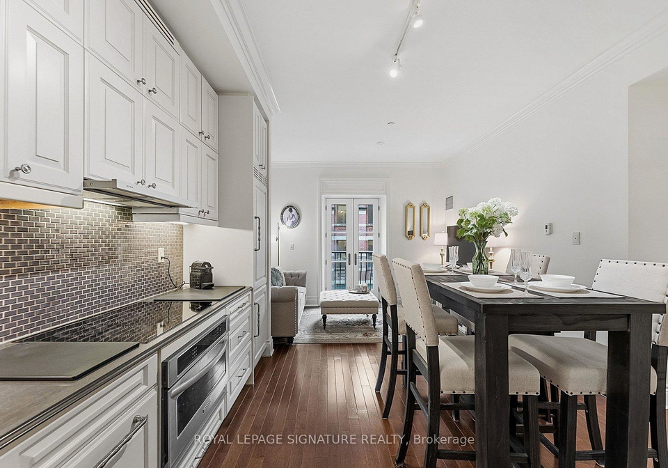 22-leader-lane-toronto-ontario-c12992046
