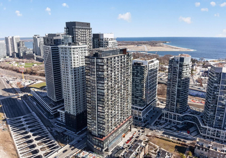 19-western-battery-road-toronto-ontario-c12992222