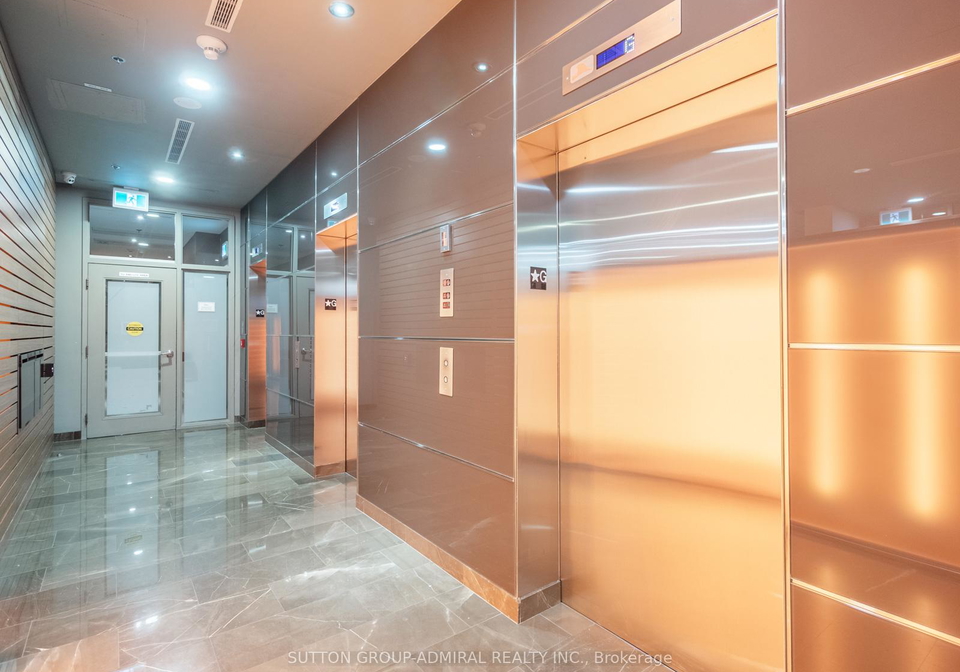 21-nelson-street-toronto-ontario-c12992538