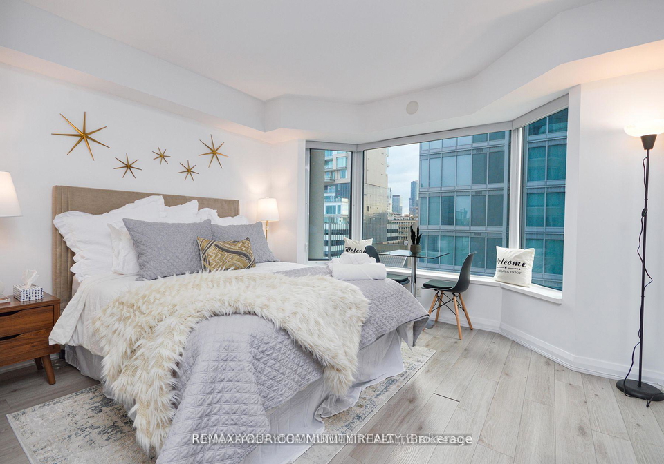 155-yorkville-avenue-toronto-ontario-c12993126