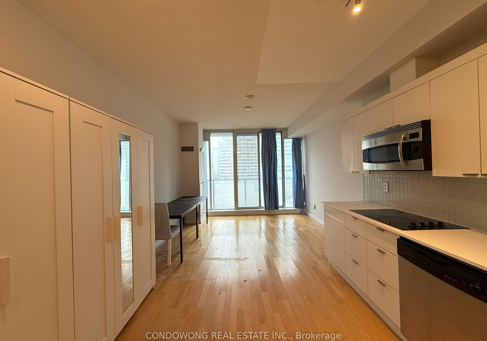 111-elizabeth-street-toronto-ontario-c12993632