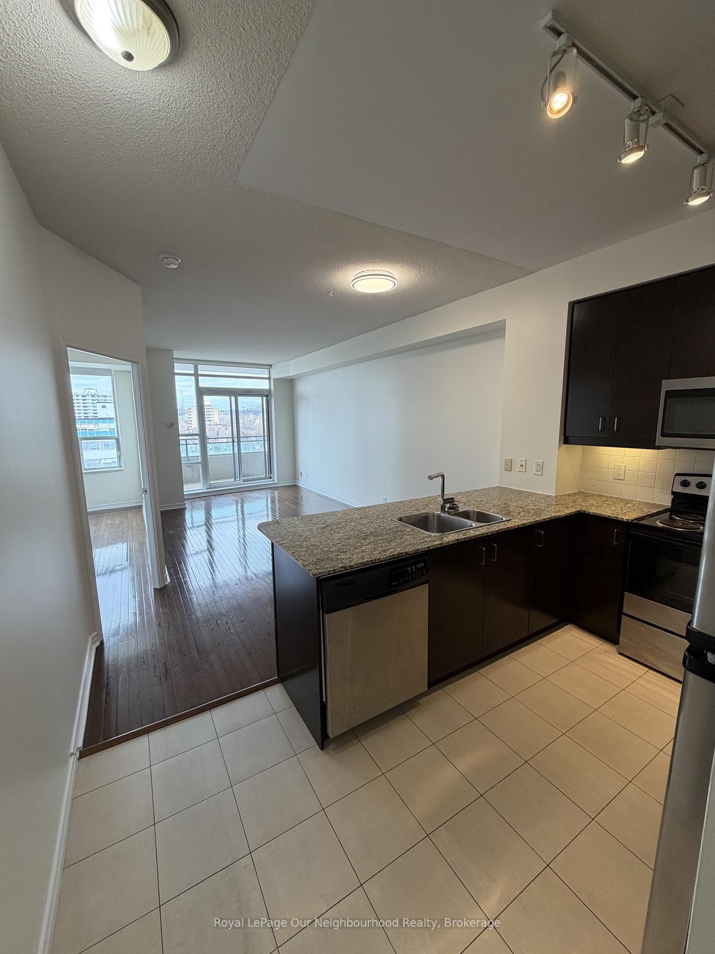736-spadina-avenue-toronto-ontario-c12993638