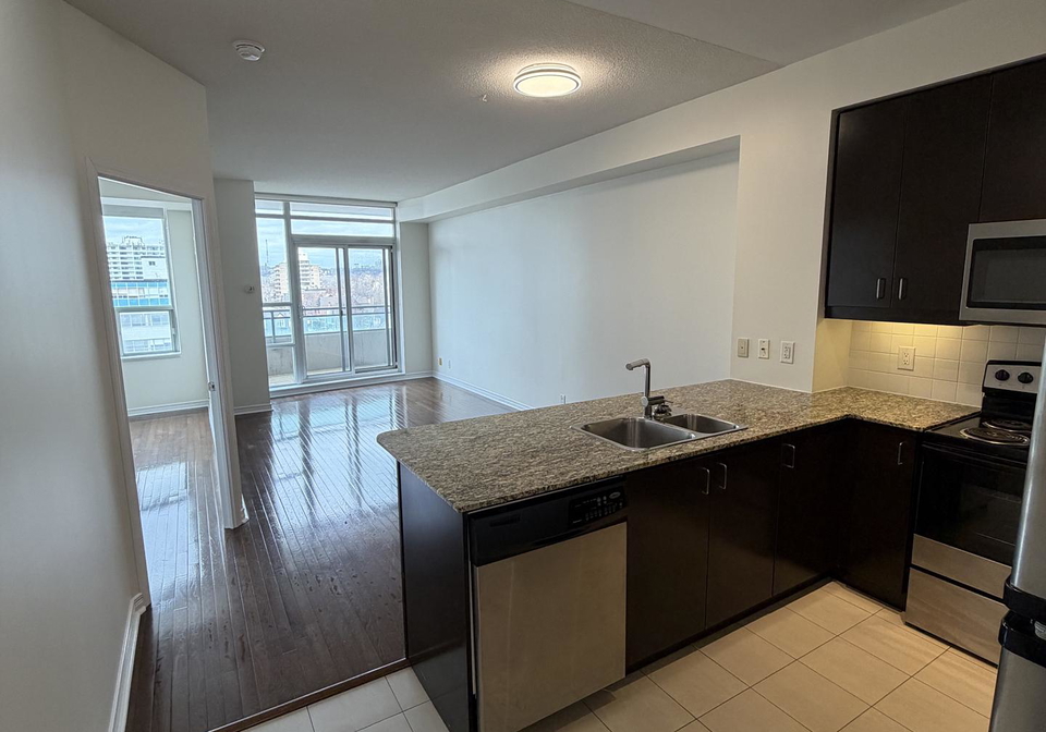 736-spadina-avenue-toronto-ontario-c12993638