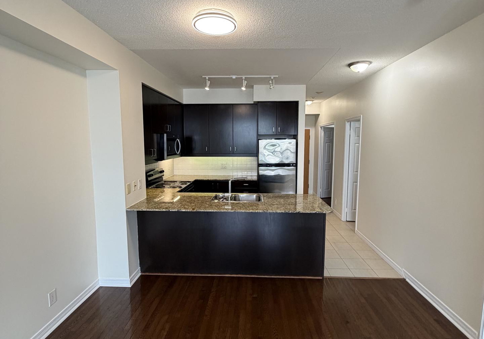 736-spadina-avenue-toronto-ontario-c12993638
