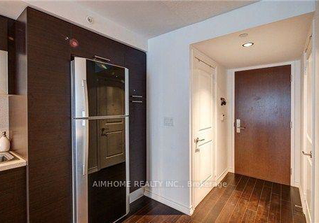386-yonge-street-toronto-ontario-c12994212