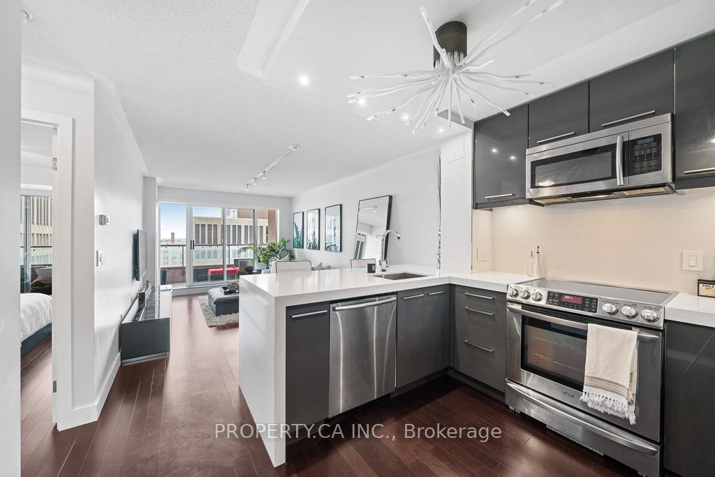 909-bay-street-toronto-ontario-c12994914
