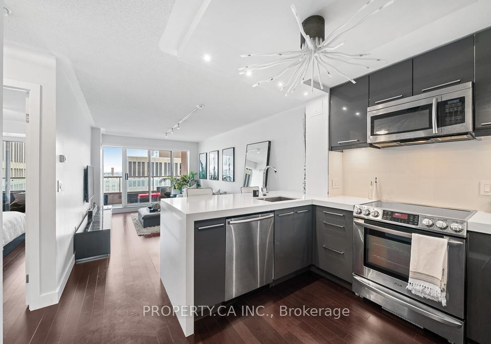 909-bay-street-toronto-ontario-c12994914