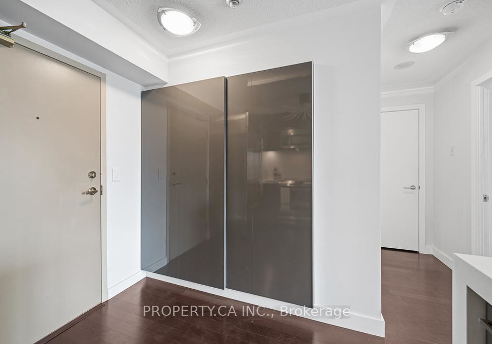 909-bay-street-toronto-ontario-c12994914