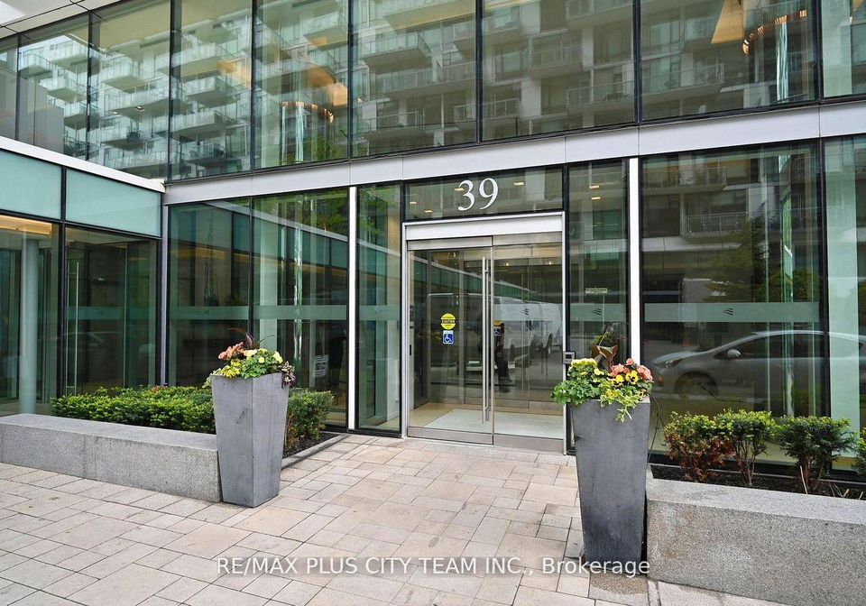 39-queens-quay-e-toronto-ontario-c12995822
