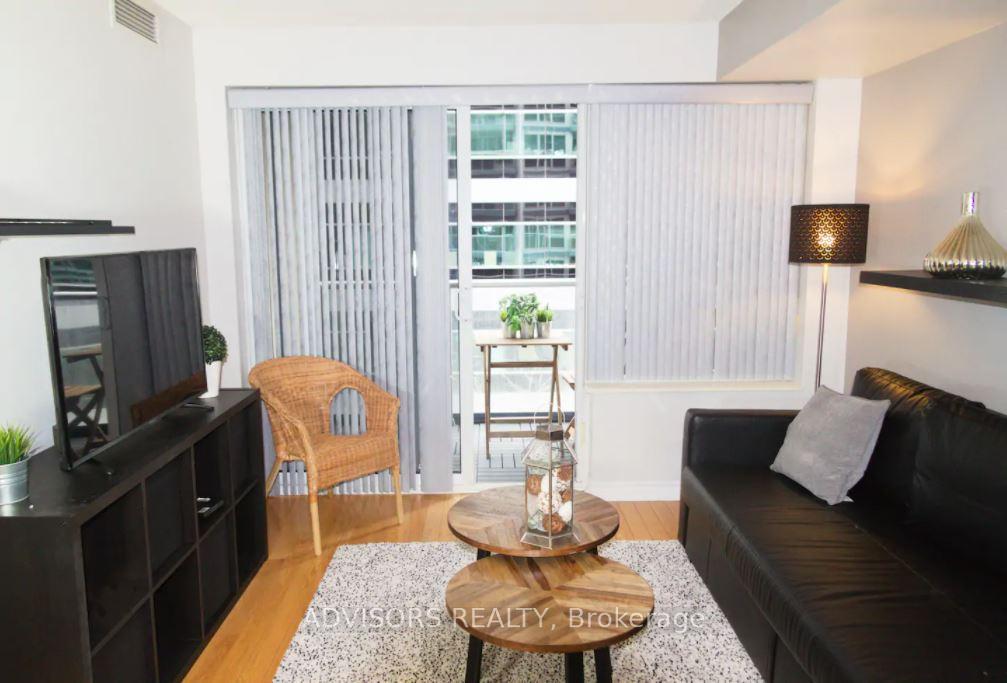 270-wellington-street-toronto-ontario-c12996760